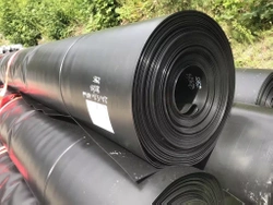 Geomembrana HDPE grubość 2mm  rolka 5m x 100m