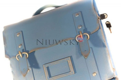 Skrzynka pocztowa na listy w kształcie teczki z dwoma paskami